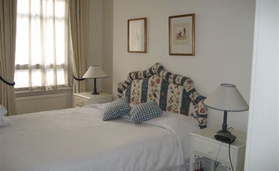 allen-house-apartment-bedroom