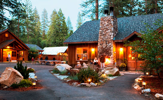 evergreen-lodge-exterior