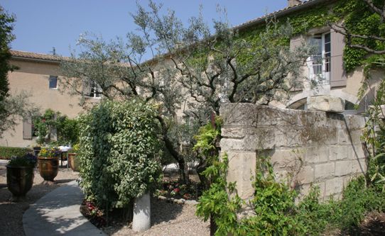hotel-mas-des-carassins-exterior-1