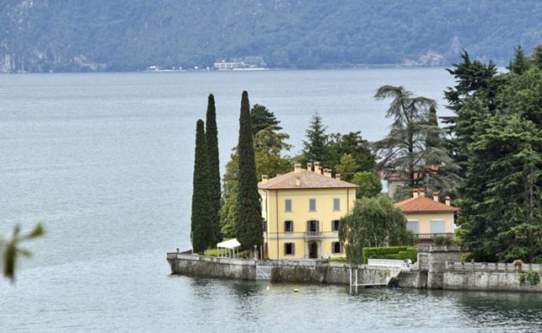 la-corte-del-lago-exterior