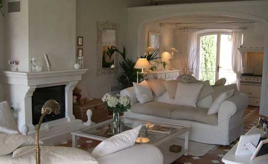 la-petite-maison-du-village-living-room