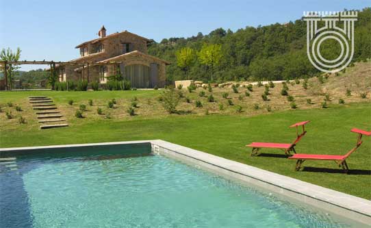la-regina-exterior-pool