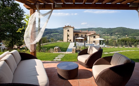 li-zuti-resort-outdoor-lounge-and-exterior
